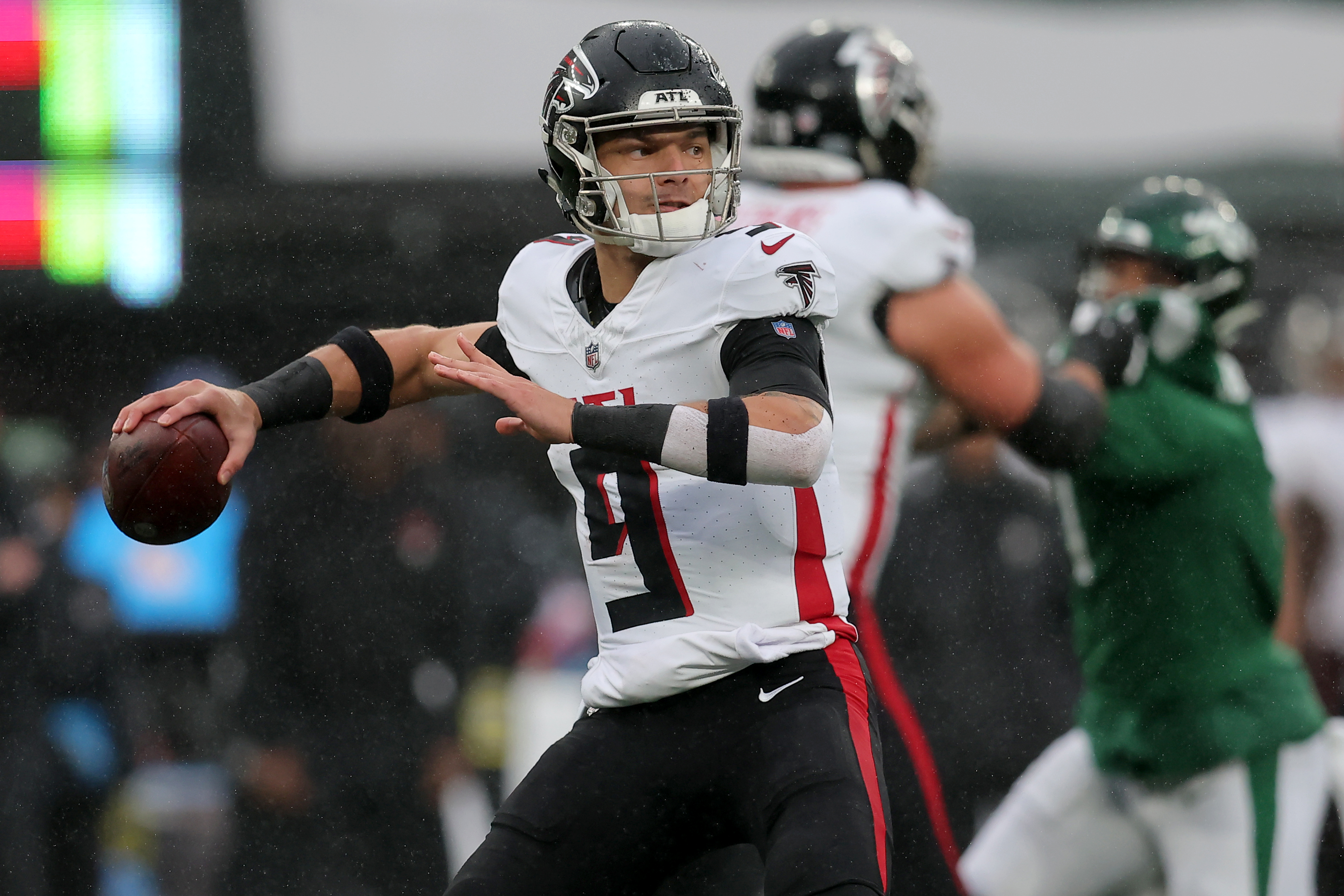 Dec 3, 2023; East Rutherford, New Jersey, USA; Atlanta Falcons quarterback Desmond Ridder (9) drops back to pass against the New York Jets during the first quarter at MetLife Stadium.